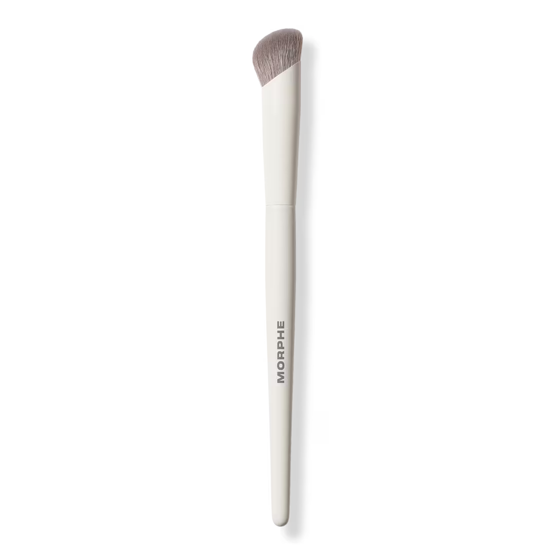 M132 Angled Concealer Brush