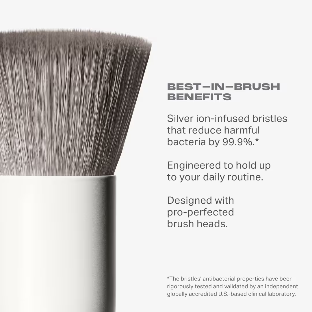 M301 Small Paddle Packer Eyeshadow Brush